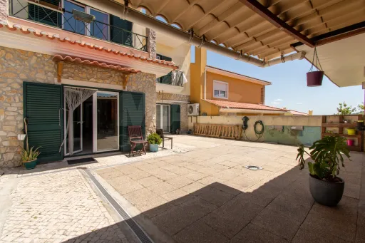 Moradia de 4 assoalhadas a 5km do centro de Loures