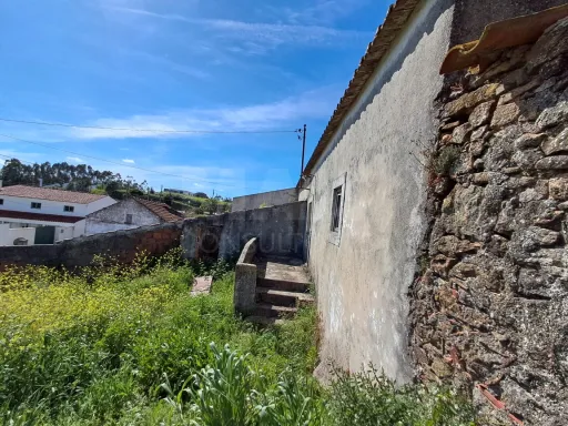 Moradia para remodelar em lote de terreno c/ 520m2