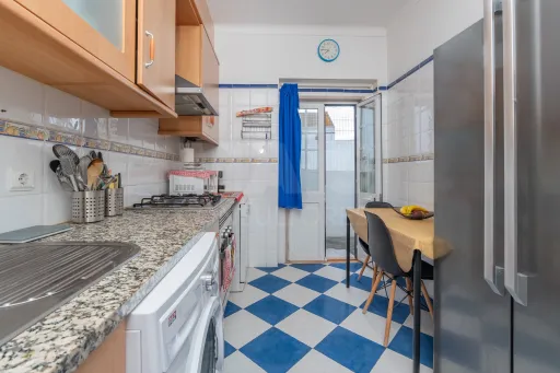 T2 on 1st floor with terrace and barbecue in the center of Salvaterra - opportunity