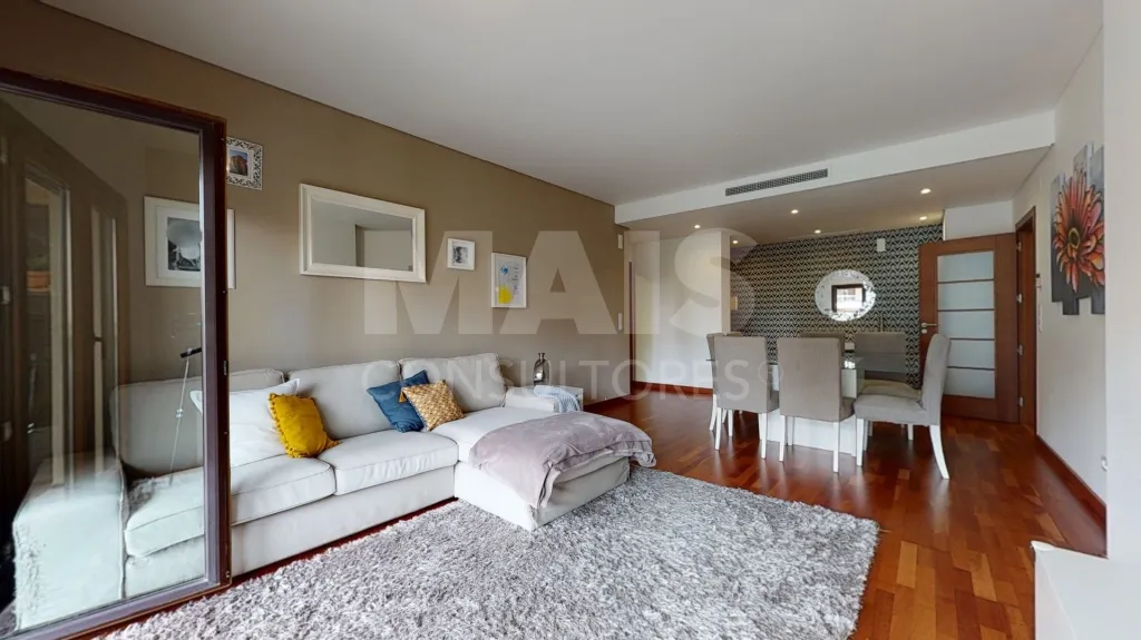 Apartamento T3 nos Terraços da Ponte com 2 Varandas e Box de 60m2