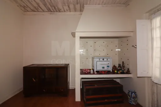 Moradia T3 com Potencial Comercial e Habitacional – Reabilitação em Pocariça / Alenquer