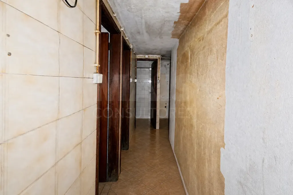 Um espaço. Diferentes caminhos. | 123 M² NO CENTRO DA BENEDITA