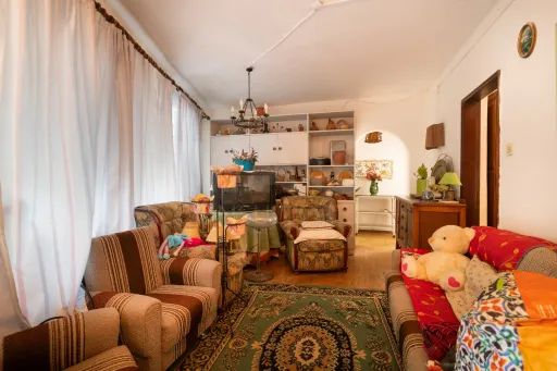 Duas Moradias com Terreno de 1.480 m² no centro da Lourinhã