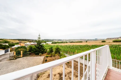 Moradia T5 com 2 Anexos em Terreno com mais de 1.400 m²