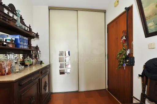 Apartamento T2 em Santo António dos Cavaleiros