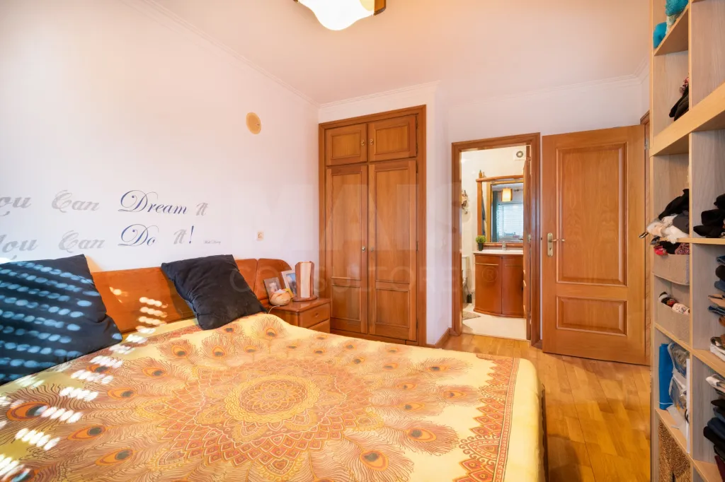 Apartamento T3 com Vista sobre o Rio Tejo