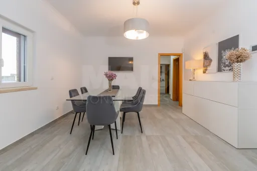 Moradia T3 semi-nova, estilo contemporâneo em Marinhais