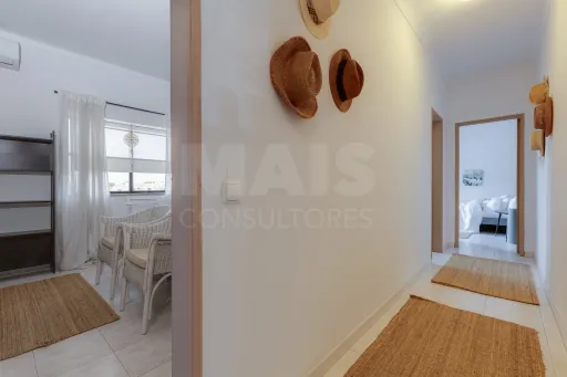 Moradia  Bi Familiar e serviços