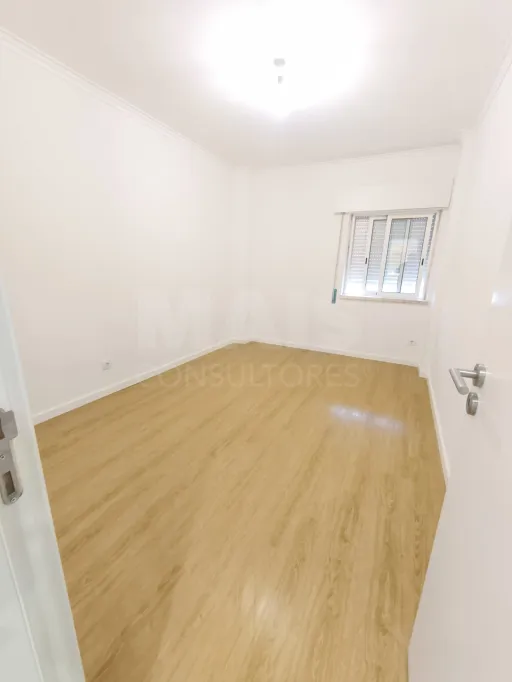 Refurbished T2 with storage room