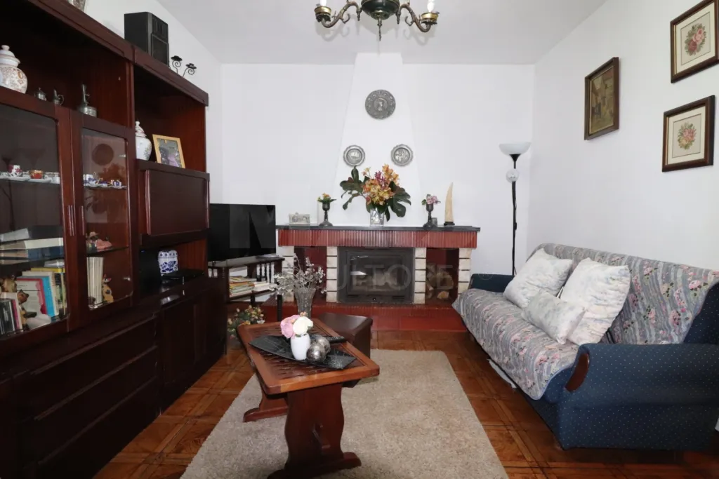 Moradia Térrea T2+1 com Garagem, sótão e terreno com 500 m2 em Vale Mansos, Coruche