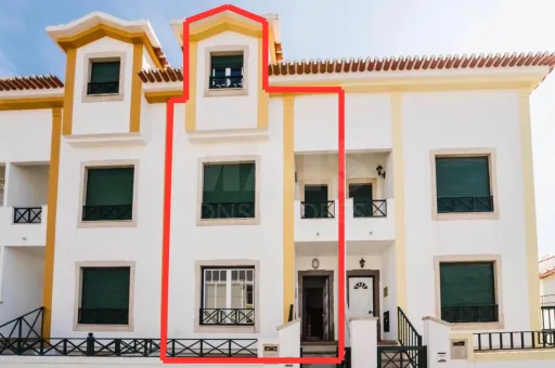 Moradia Geminada T2+2 com Terraço, Garagem Box e Churrasqueira perto de praia