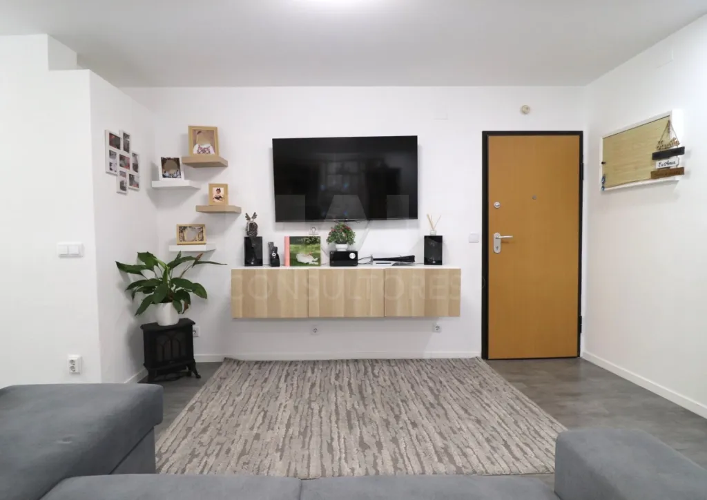 Apartamento T3 Totalmente Remodelado 3º andar em Samora Correia