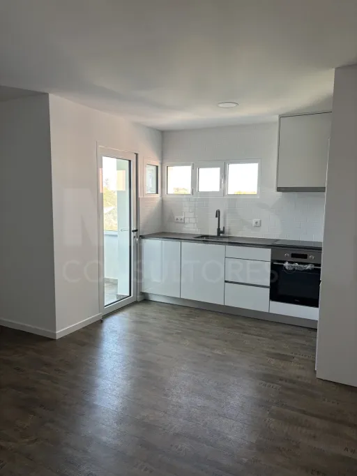 Prédio com três apartamentos T2 em Estoril - Cascais