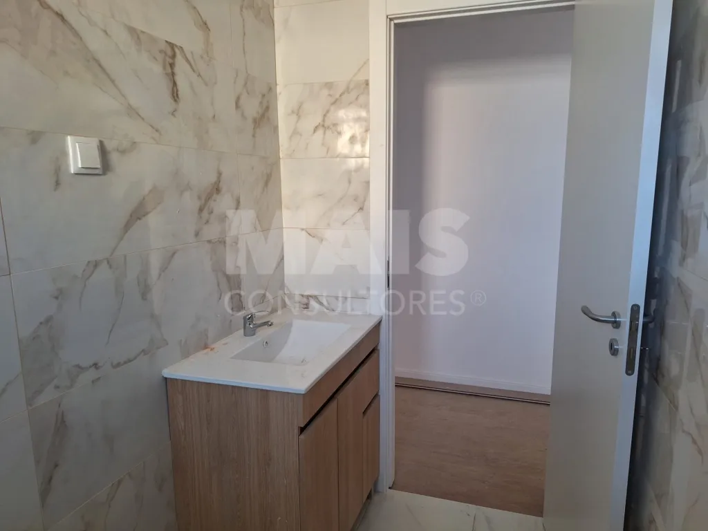Apartamento T1 1º Dto.  Remodelado em Benavente