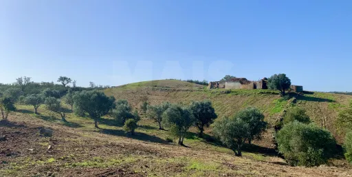 Herdade  com 40,85 hectares em São Bartolomeu da Serra, Santiago do Cacém