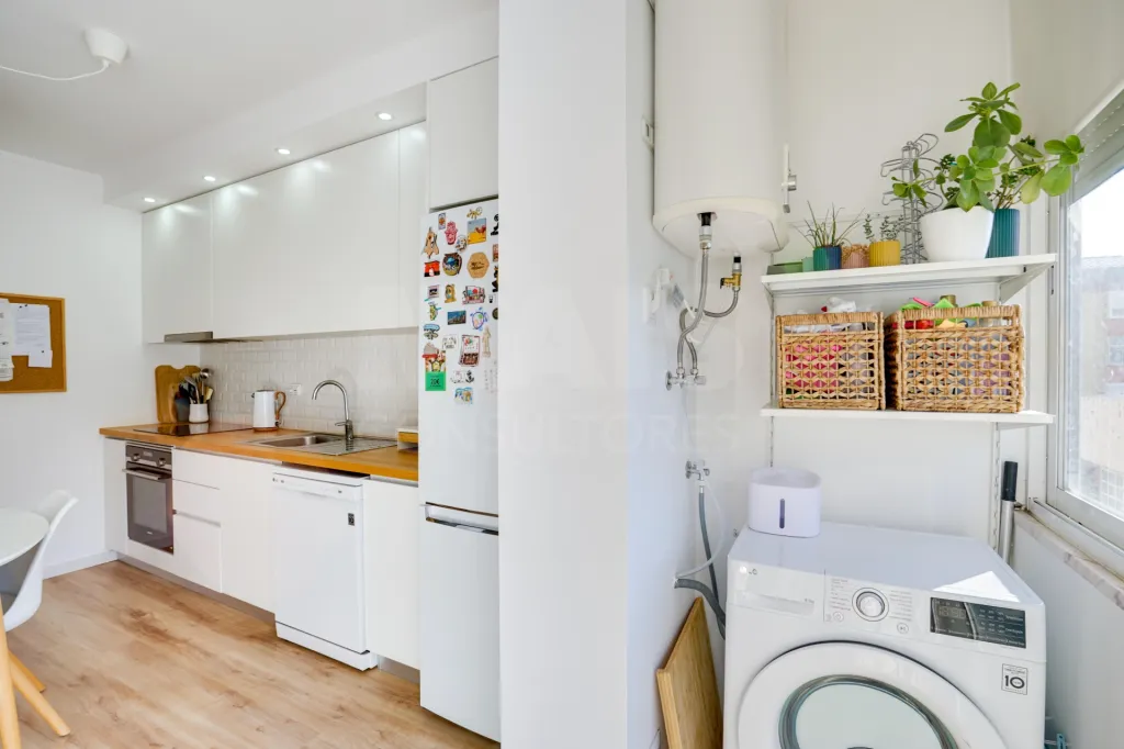 Modern T2, 3 fronts w/ storage room | Queluz Ocidental