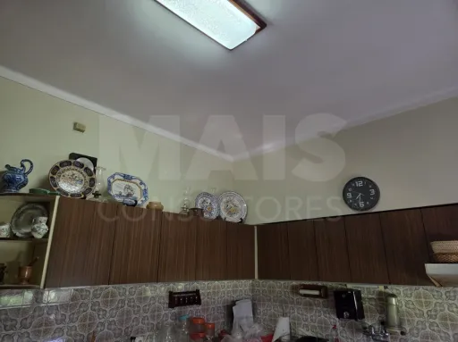 Moradia T3 com Jardim, Anexos e Enorme Potencial – Moitas Vendas