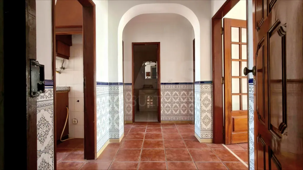 Apartamento T2 com Marquise e Despensa | 1º Andar | Perto das Praias