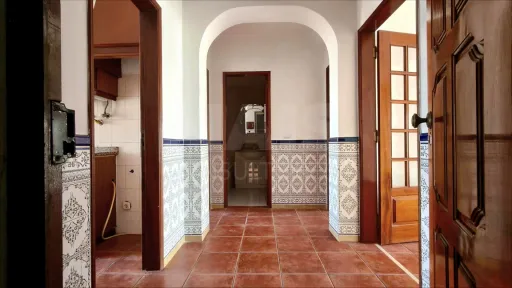 Apartamento T2 com Marquise e Despensa | 1º Andar | Perto das Praias
