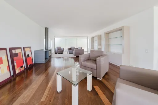 Moradia T4 com piscina inserida num Resort em lote com 1191m2