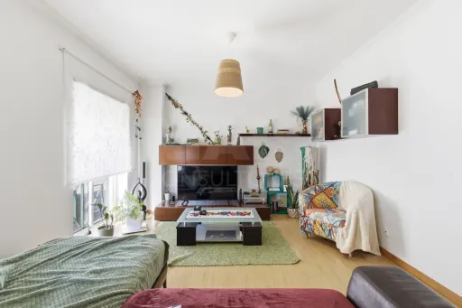 Apartamento T2 com varandas e arrecadação em Peniche