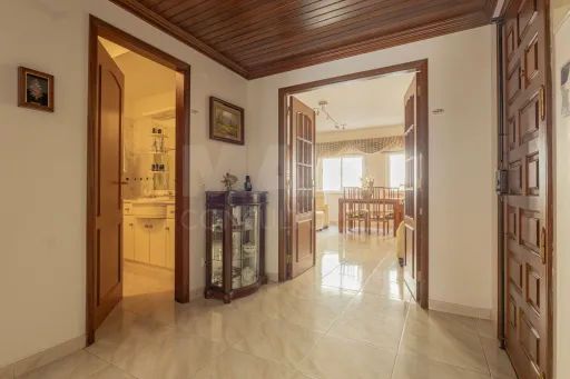 One-bedroom apartment with a fireplace, balcony, and storage room — Agualva-Cacém, Anta area