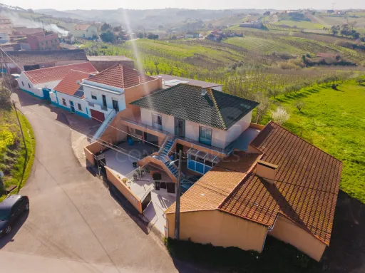 5-bedr. house with garage and warehouse