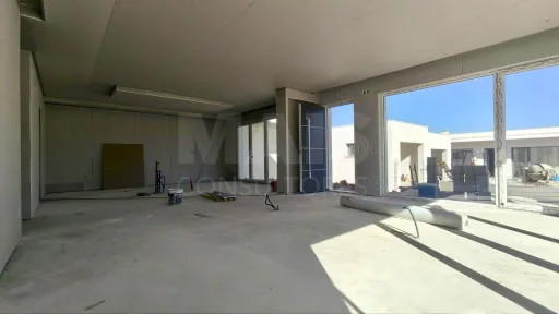 Moradia Térrea T4 com Suite Master, Piscina de Água Salgada, Garagem e Acabamentos Premium !
