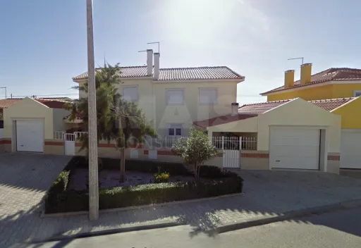 Moradia T3 com garagem em Atouguia da Baleia