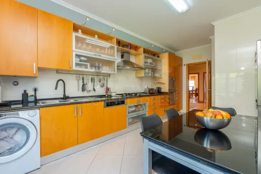 Apartamento T3 com box e vista rio em Vila Franca de Xira