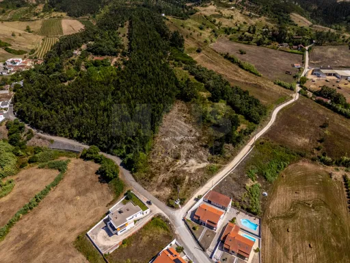 Terreno urbanizável para construção de duas moradias, Rabissaca, Alenquer