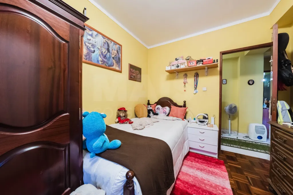 Spacious 3-Bedroom Apartment in Downtown Lourinhã with a Balcony and Terraces