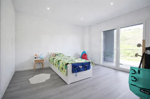 Moradia T4+1 com Quintal e Espaço para Piscina | Famões (Pontinha)