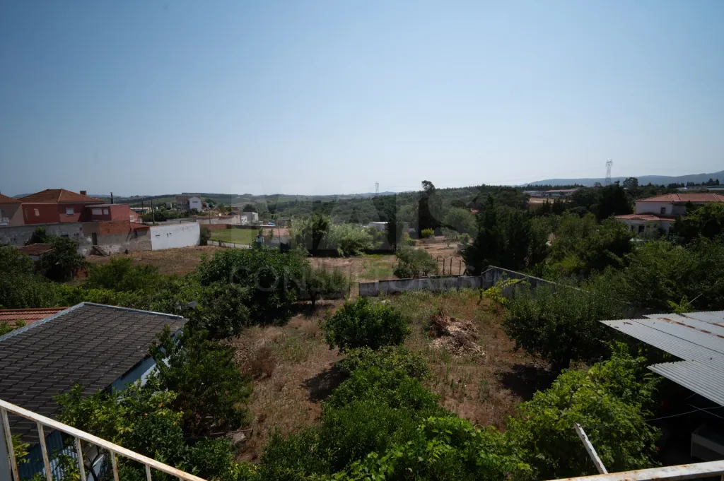 Moradia Bifamiliar no Cadaval com terreno de 1880m2