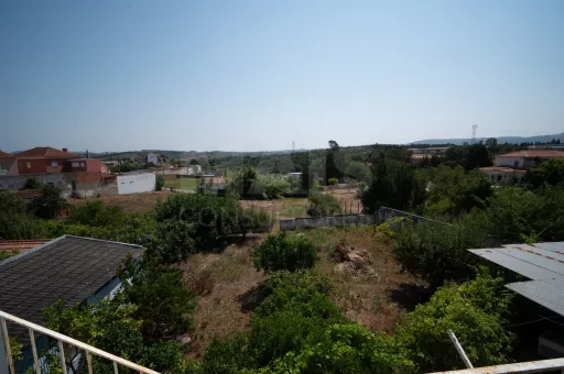 Moradia Bifamiliar no Cadaval com terreno de 1880m2