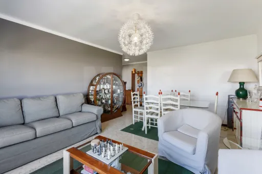 Apartamento T3 vista mar em prédio com elevador