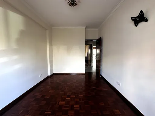 T2 Parcialmente Remodelado com Arrecadação | Brandoa
