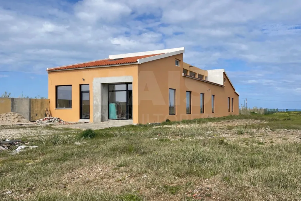 Unit with Industrial License + Preliminary Project for Accommodation | 3.106 m² | Ferrel