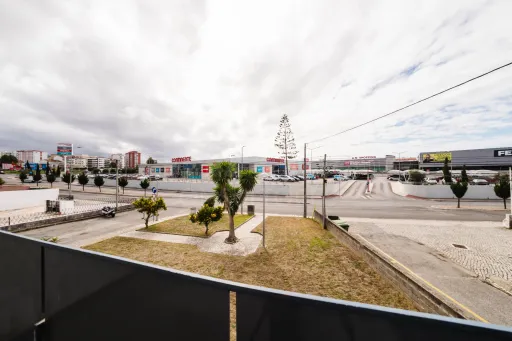 NÃO PUBLICAR Moradia T3 Semi-Nova no centro da cidade com garagem e terraço privativo