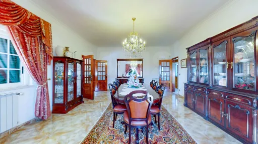 Moradia T5, na calhandriz com piscina