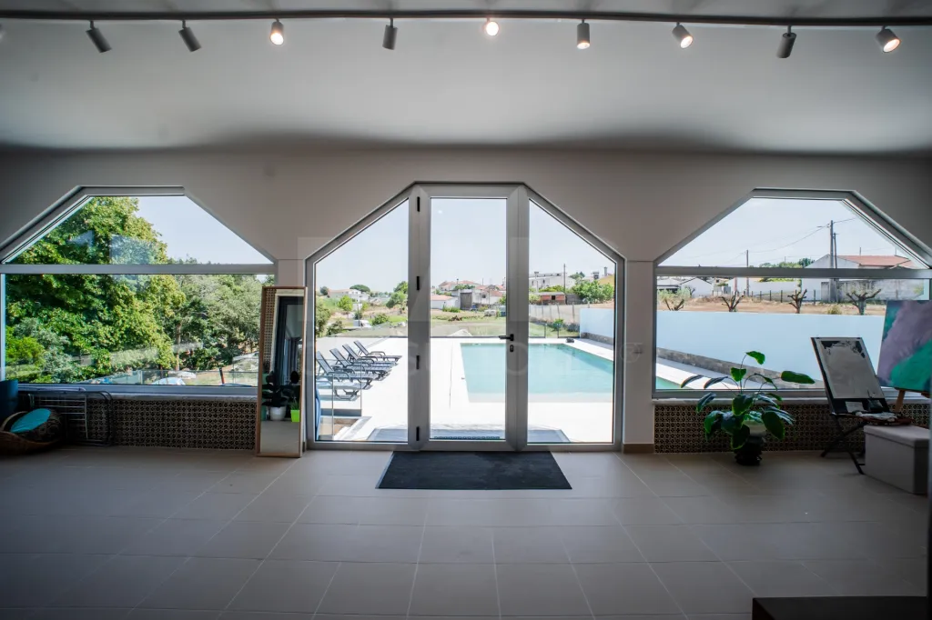 Quinta com mais de 23.000 m², piscina de água salgada e potencial de construção