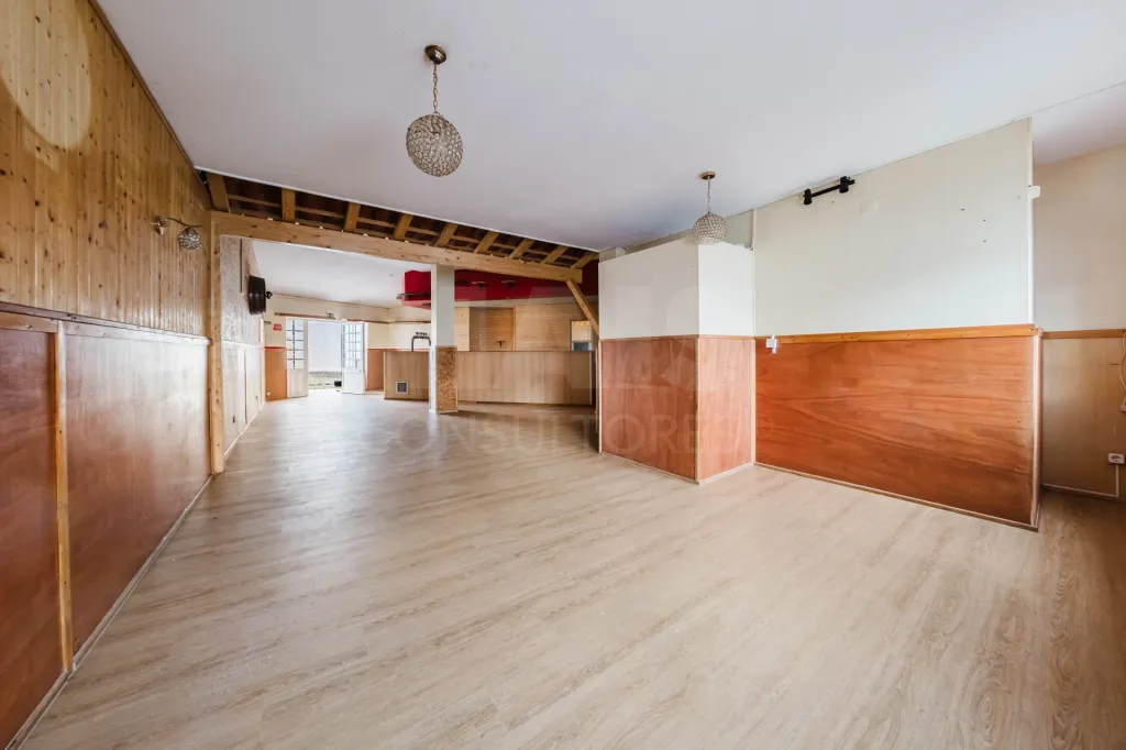 Café, Bar, Restaurant with 2 rooms and terrace, 50m from the beach!