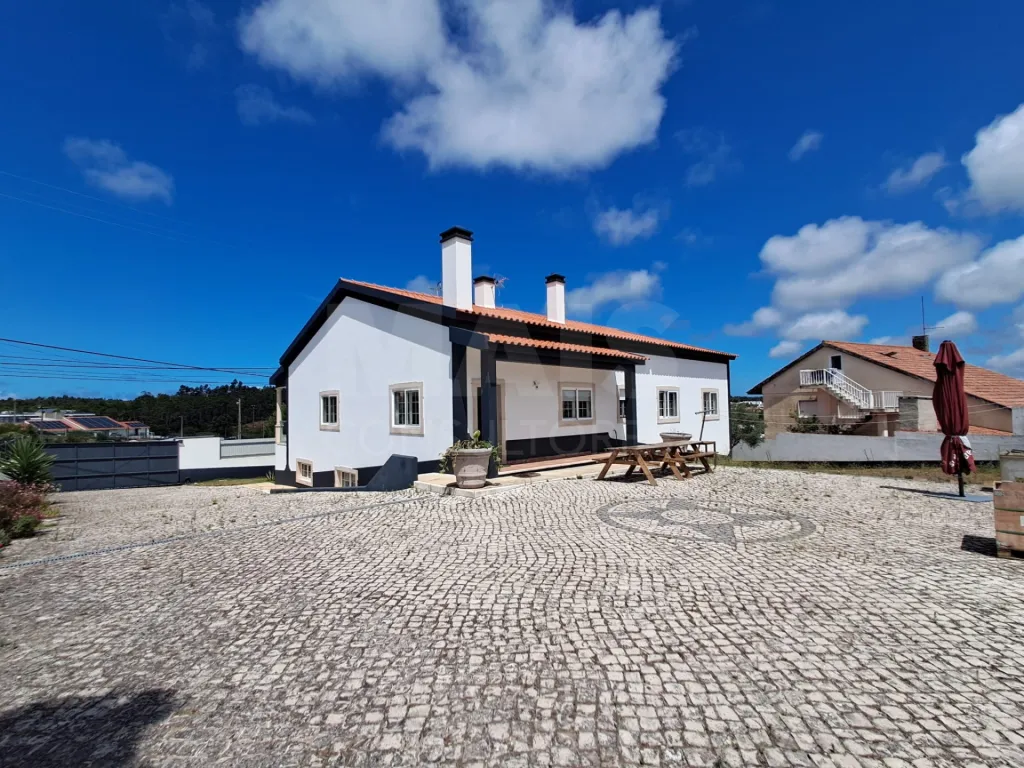 Moradia T3 mobilada e equipada no Nadadouro