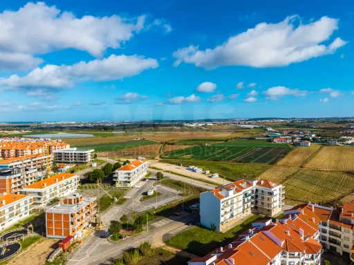 Café, Bar, Restaurante com 2 Salas e esplanada, a 50m da Praia!