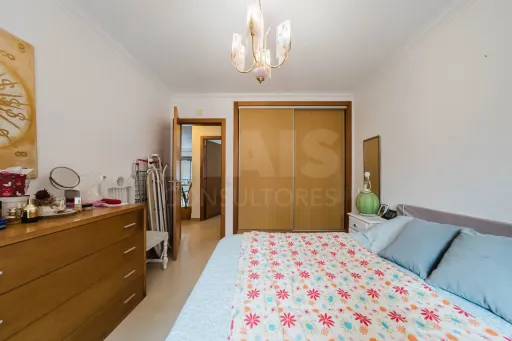 Apartamento T2 no Centro com Garagem e Estacionamento