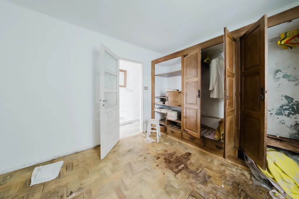 Moradia inserida num amplo terreno com 4.730 m²