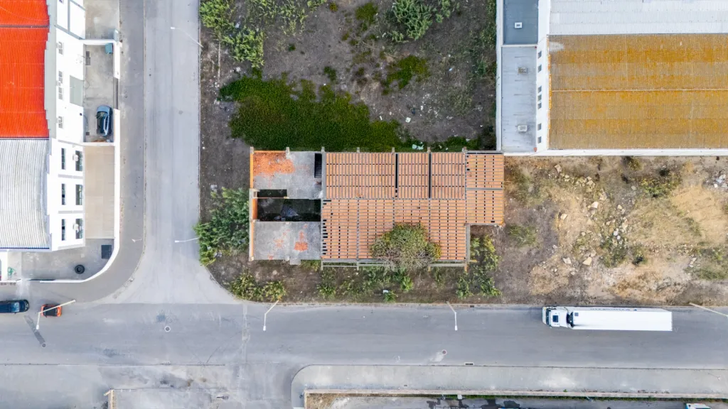 Terreno Urbano 800 m² com Infraestruturas — Zona Industrial de Peniche