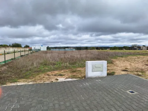 Terreno Urbano com 1327 m2 para construção de moradia.