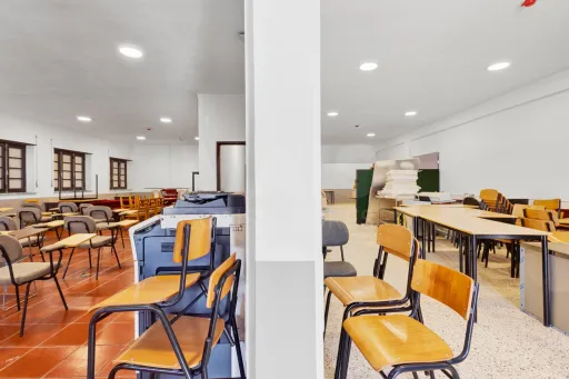 Prédio com projeto aprovado para 8 apartamentos em Peniche