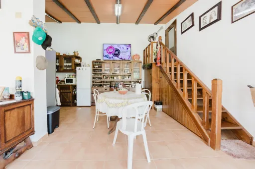 Moradia T2 em Alcanede, Santarém com Jardim e Terreno Urbano